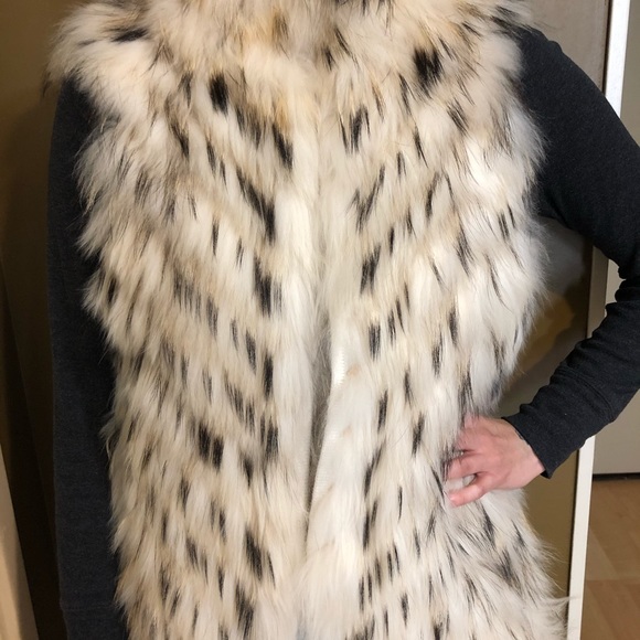 BCBG Darah real fur vest. - Picture 2 of 5